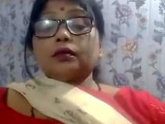 Indian Hot mature aunty shows her Big boobs