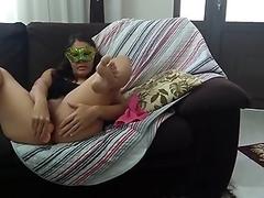 Raquel casada com tesã_o no cu meteu um plug para aliviar a vontade