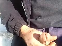 Con la polla dura buscando quien me la chupe