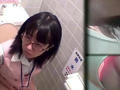 chinese teen urinates in toilet